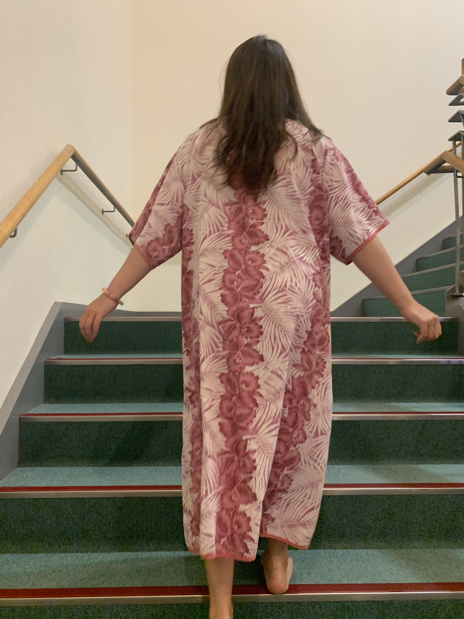 Risa フィンランドサウナアンバサダー るん るん るん だん ばんめしへの階段 館内着はでっかいワンピース どれだけ食べても苦しくない ワンピース館内着 楽ちーん T Co 08umrwaagh Twitter
