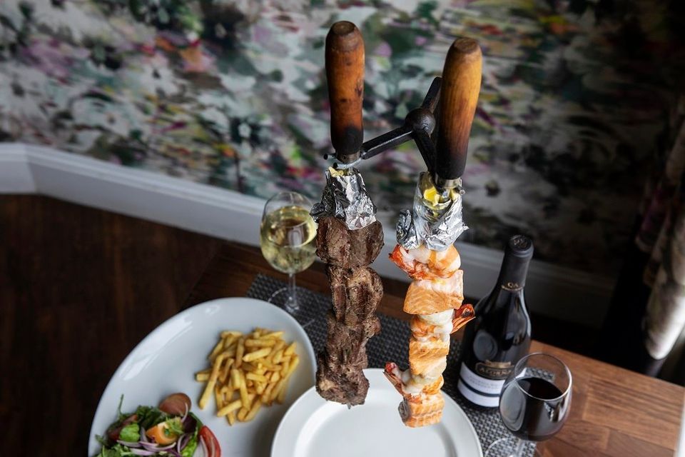 theinnjersey's tweet photo. Tennerfest is in full swing &amp; proving a big hit with our diners. THE INN Espetadas are a favourite - choose from Beef &amp; King Prawn, or Piri Piri Chicken &amp; Smoked Chorizo. 
Book your table soon to enjoy! #tennerfest  https://t.co/HE5MRvCvZK https://t.co/3OrRe8aiV5