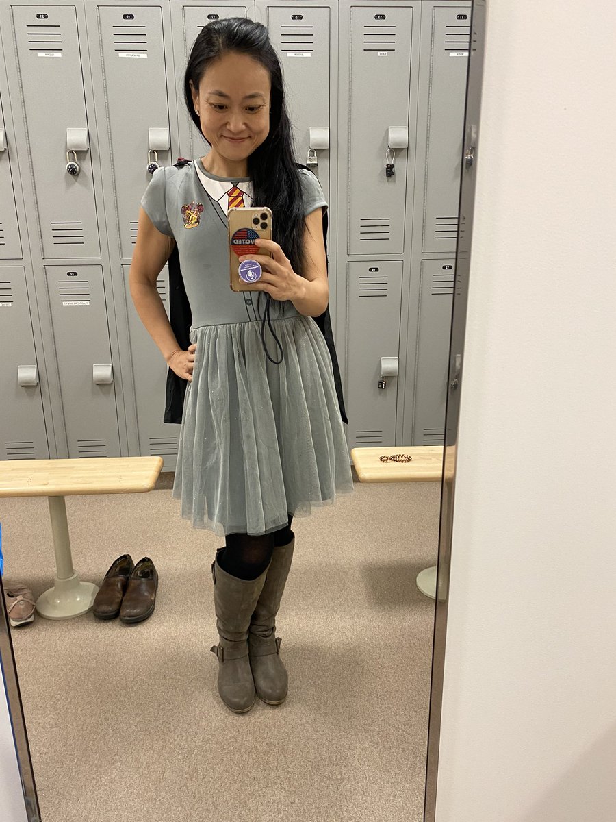 drspoon8's tweet photo. Hogwarts today. #itsoctober #harrypotter #hermionegranger #hogwarts #griffindor #smartgirlsrule https://t.co/jY3RS1oxR2