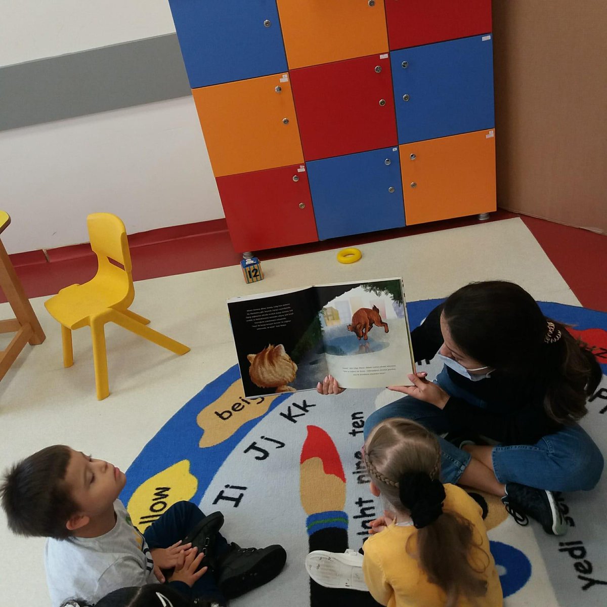 Gulcin_Kcsrc's tweet photo. Gölcük Yaşama Sevinci Özel Eğitim Uygulama Okulu Ana Sınıfımızda yavrularımızın Sosyal-duygusal gelişimlerini desteklemek amacıyla haftaya "Gökkuşağını Kovalayan Kedi" isimli hikaye ile başladık 🐹🐾😍 @yasamasevincio1 @kocder41 @mem_ilce @ziyaselcuk @tcmeb https://t.co/eDTNsrFnwS
