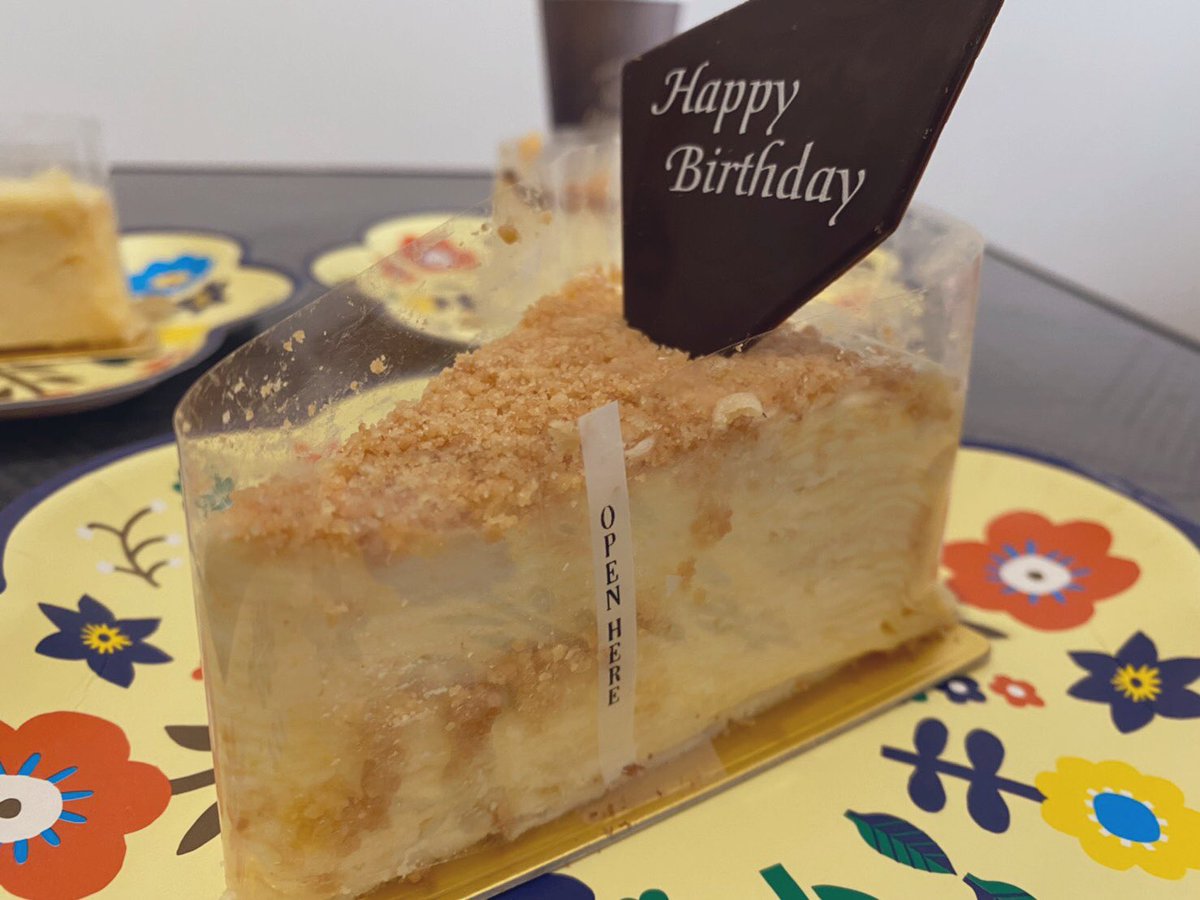よし 娘のお誕生日 は カサネオ のミルクレープ 普通2 クリームチーズ1 モンブラン 1を買いました 主役はレアチーズを選びました 層のミルクレープはどれも美味しい 断面が芸術作品です 阪急うめだ本店 お誕生日ケーキ よし 娘のお誕生日 は カサネオ のミルクレープ 普通2 クリームチーズ1 モンブラン 1を買いました 主役はレアチーズを選びました 層のミルクレープはどれも美味しい 断面が芸術作品です 阪急うめだ本店 お誕生日ケーキ