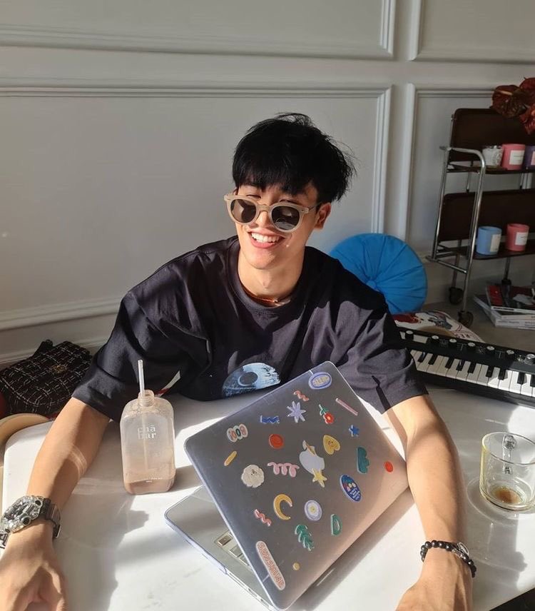 ncityaesthatics's tweet photo. au | pov 🌿

— i promise no matter how hard it gets, no matter how much we argue, i’ll never leave you. i’ll risk everything for you. no one compares to you. 
i love you. — 🤍🌊

#polca #Newwiee #Tawan_V https://t.co/frqL9IrZ9T