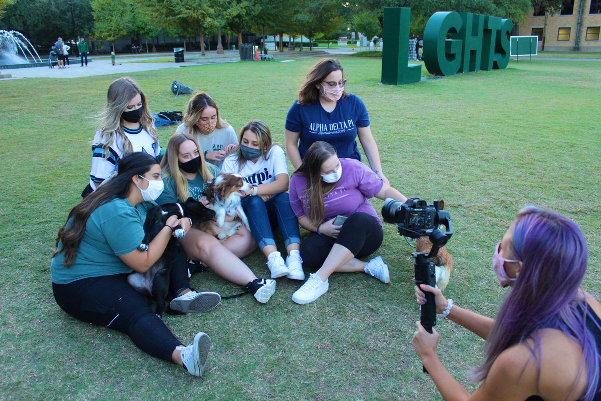 natsutcontent's tweet photo. Due to Covid it’s been a minuuttteee since I got to do my thing. Had so much fun shooting at Baylor this weekend 🎥 🐻💚💛 https://t.co/ydzXDK59p6