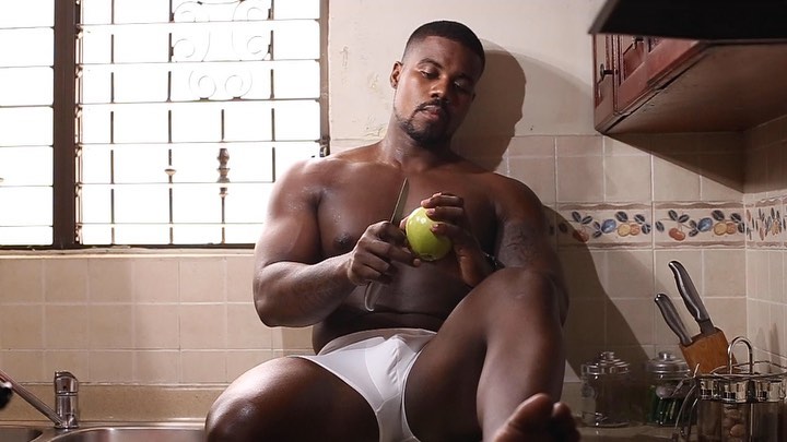 PureChoc0's tweet photo. Take the apple, fall into the sweet temptation.🍏. https://t.co/AMo76cgTEm