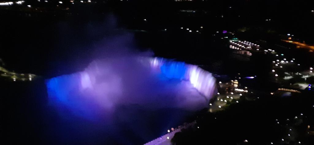 Las Cataratas del Niagara se iluminan con los colores de la bandera de Honduras, nuestro país presente en el mes de la Hispanidad.
Casa Presidencial de Honduras Marca País Honduras Cancillería Honduras https://t.co/IAog8TDSxR