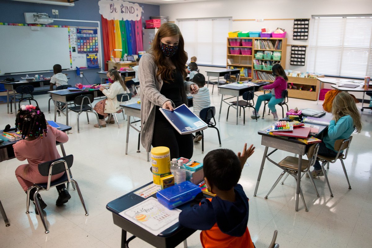 DMschools's tweet photo. Hybrid learning got underway this morning at @BrubakerDMPS as K-5 students eagerly headed back to their classrooms. See more at https://t.co/OF6nLyrlIt. https://t.co/Si9HSOSMHG