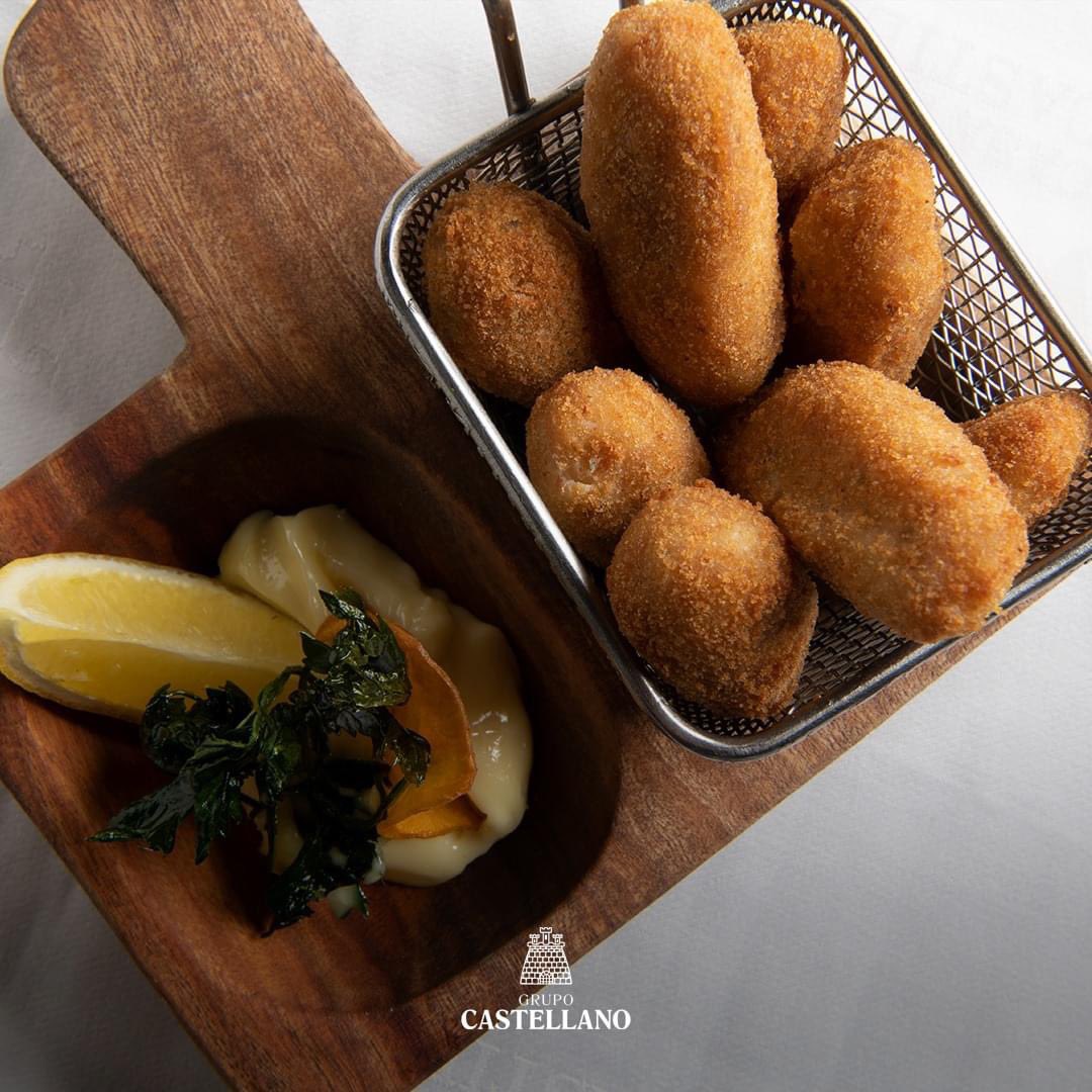 Lo mejor de la vida lleva tiempo y paciencia, por ejemplo como el hacer estas deliciosas croquetas de jamón.

🗓Busca mesa disponible y reserva en línea dando click en: ibit.ly/CyCZ

#comidaespañola #restaurantes #calidad #comensal #comer #gastronomia #méxico #españa