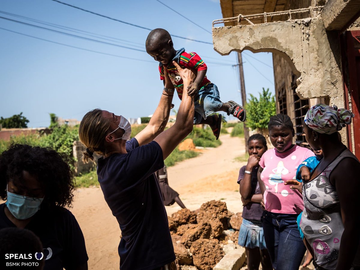 DylanThiry_'s tweet image. Peu importe ce que tu donnes, ce qui compte c’est la raison pour laquelle tu le fais ! C’est le geste altruiste de partager et de donner une part de soi. 🤲🏾

Une paire de chaussure, un sourire, une poignée de mains, ce qui compte c’est ton cœur... et ton investissement personnel.