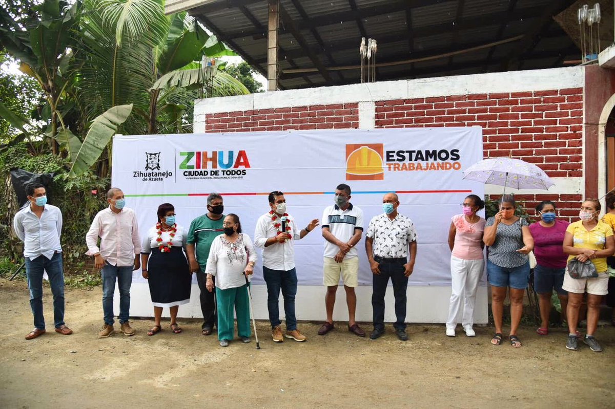 jorgexsa's tweet photo. Dimos el banderazo de arranque de la pavimentación de la calle Chihuahua en El Coacoyul, que vendrá a cambiar la imagen de esta zona. Esta fue una obra que prometimos en campaña y hoy gracias al buen manejo de los recursos municipales la vamos hacer realidad. https://t.co/HvgFGLFpE7