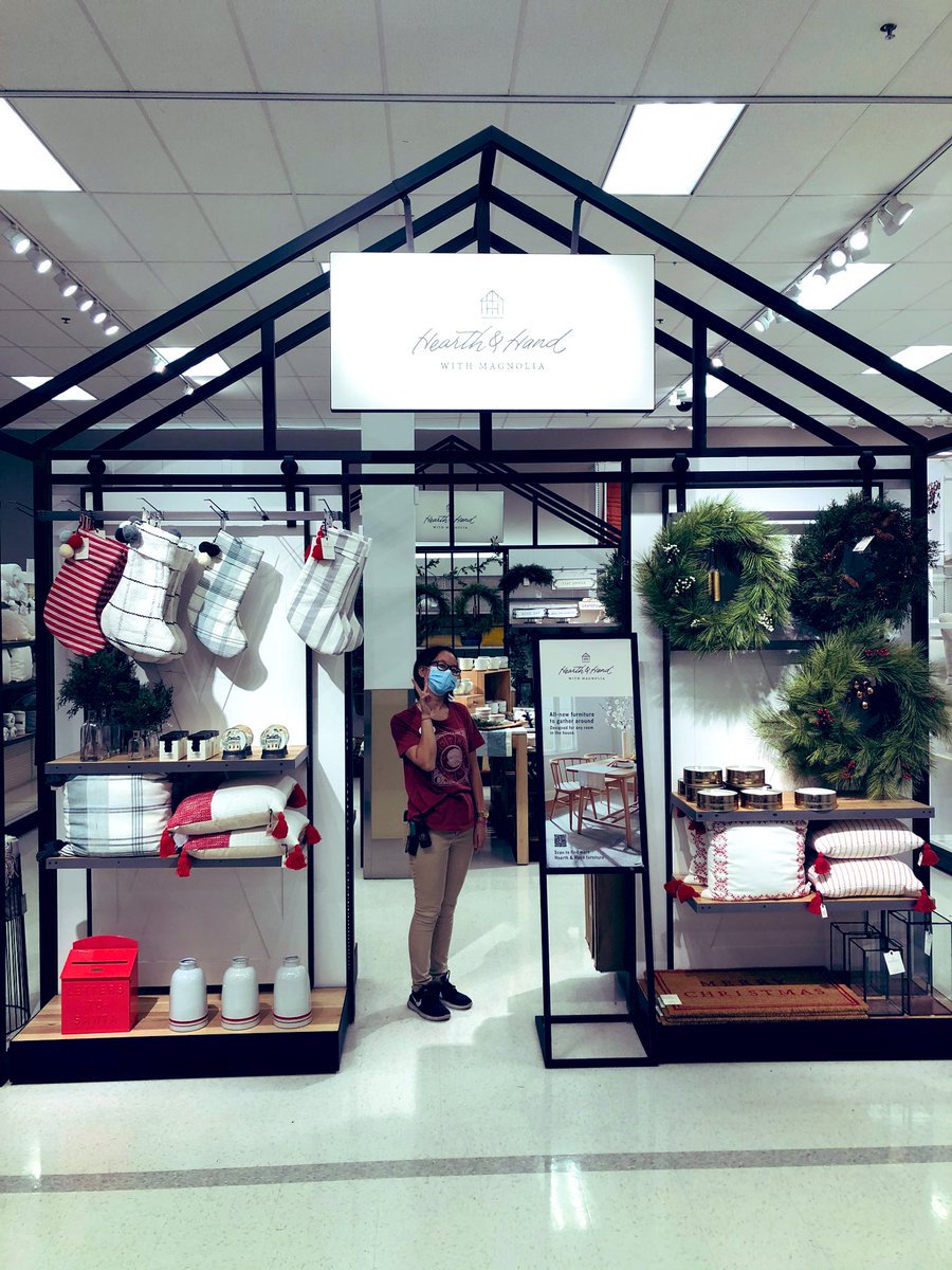 And just like that ...... I walked in to work and it was time for Christmas! Hearth and Hand you out did yourself - I want it all! Nice job to GM Expert Diamond!! Keep it up making those money moves!