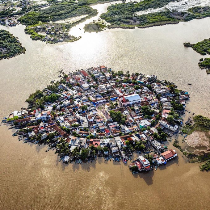 Conocida como la "Venecia mexicana", la Isla de Mexcaltit&aacute;n en Nayarit, volvi&oacute; a recibir el nombramiento<a href="/tag/pueblom%C3%A1gico"class="tags"><span>#pueblom&aacute;gico</span></a><a href="/tag/somosrotamundos"class="tags"><span>#somosrotamundos</span></a><a href="/tag/turismomx"class="tags"><span>#turismomx</span></a>