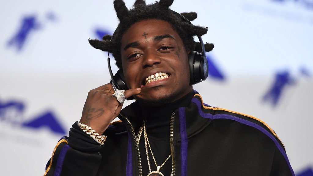 Humblezoe_'s tweet image. Kodak offers you $2M and a huge house if you can spit one of his songs WORD FOR WORD! 🤯💸🏠 What song you choosin?👀