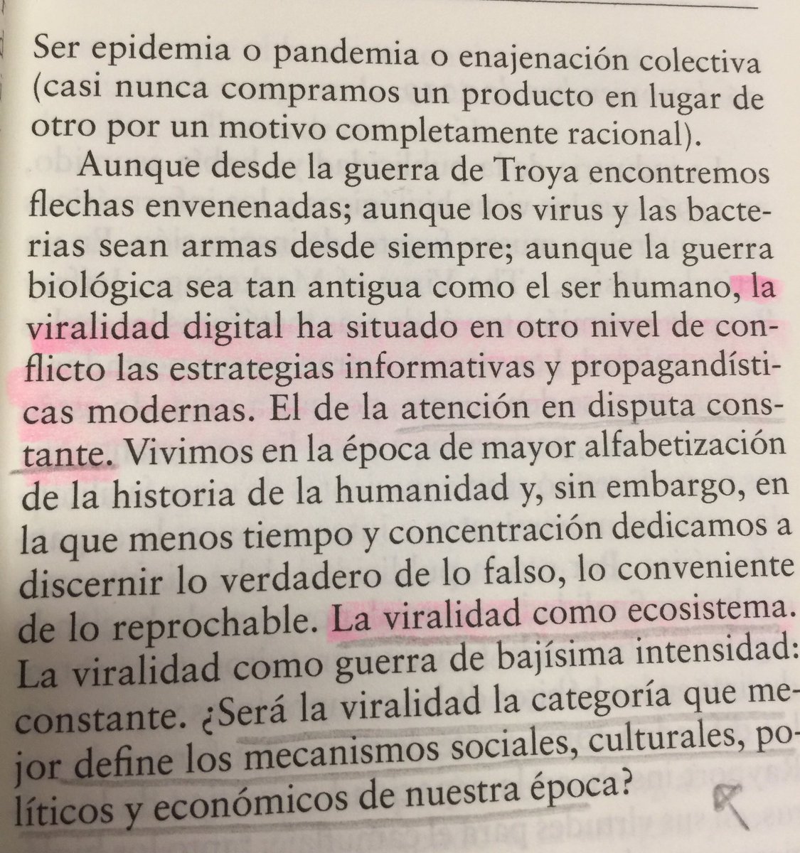 karifinkelstein's tweet photo. Terminé libro. Excelente! #LoViral #JorgeCarrion. Me recomiendan lecturas? https://t.co/dRxdJJmEQA