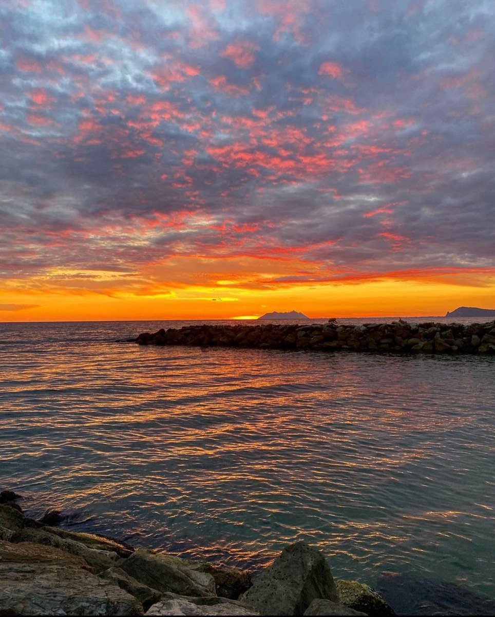 SperlongaP's tweet photo. Non si puรฒ spiegare โ๏ธ๐งก
#sperlonga #sperlongapescaturismo #sperlongaescursioni #tramonto #ottobre https://t.co/kdCFQyoVZY