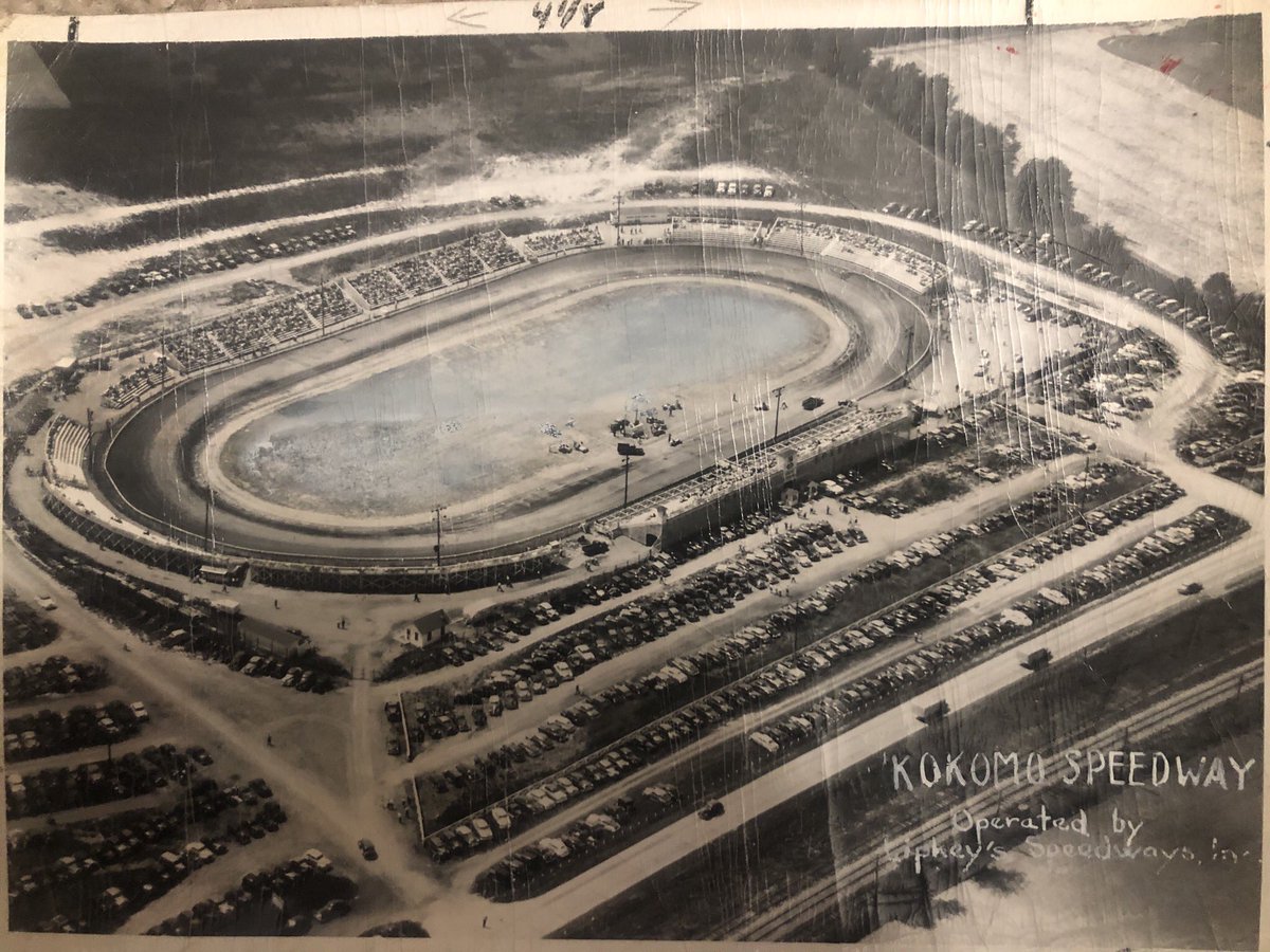 SpencerRacing66's tweet image. Here are some photos to piggy back off of @SprintCarHist photos of the @kokomospeedway the first three are of a AAA midget race in 1948. The arial is from 1952.
