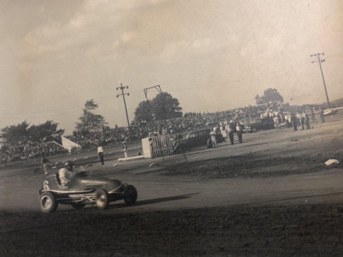 SpencerRacing66's tweet image. Here are some photos to piggy back off of @SprintCarHist photos of the @kokomospeedway the first three are of a AAA midget race in 1948. The arial is from 1952.