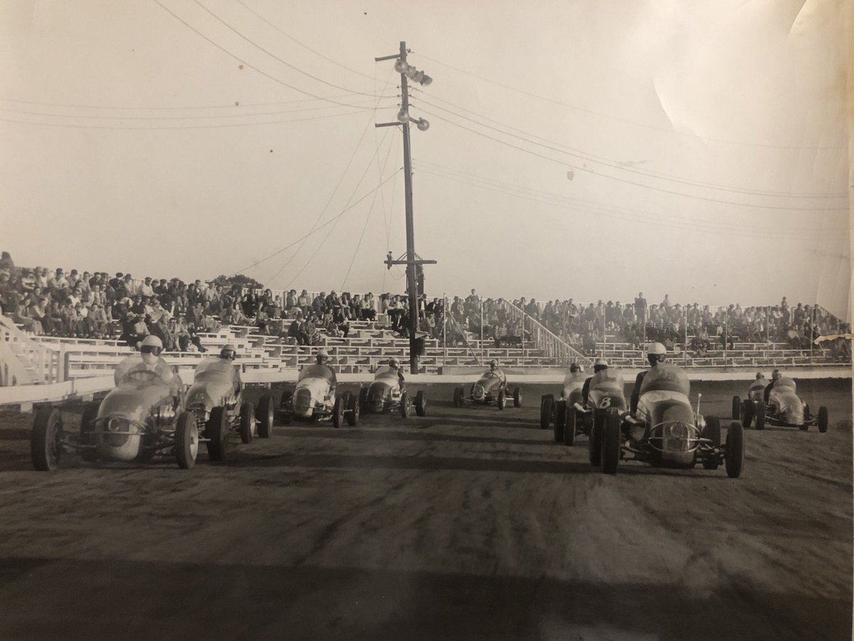 SpencerRacing66's tweet image. Here are some photos to piggy back off of @SprintCarHist photos of the @kokomospeedway the first three are of a AAA midget race in 1948. The arial is from 1952.