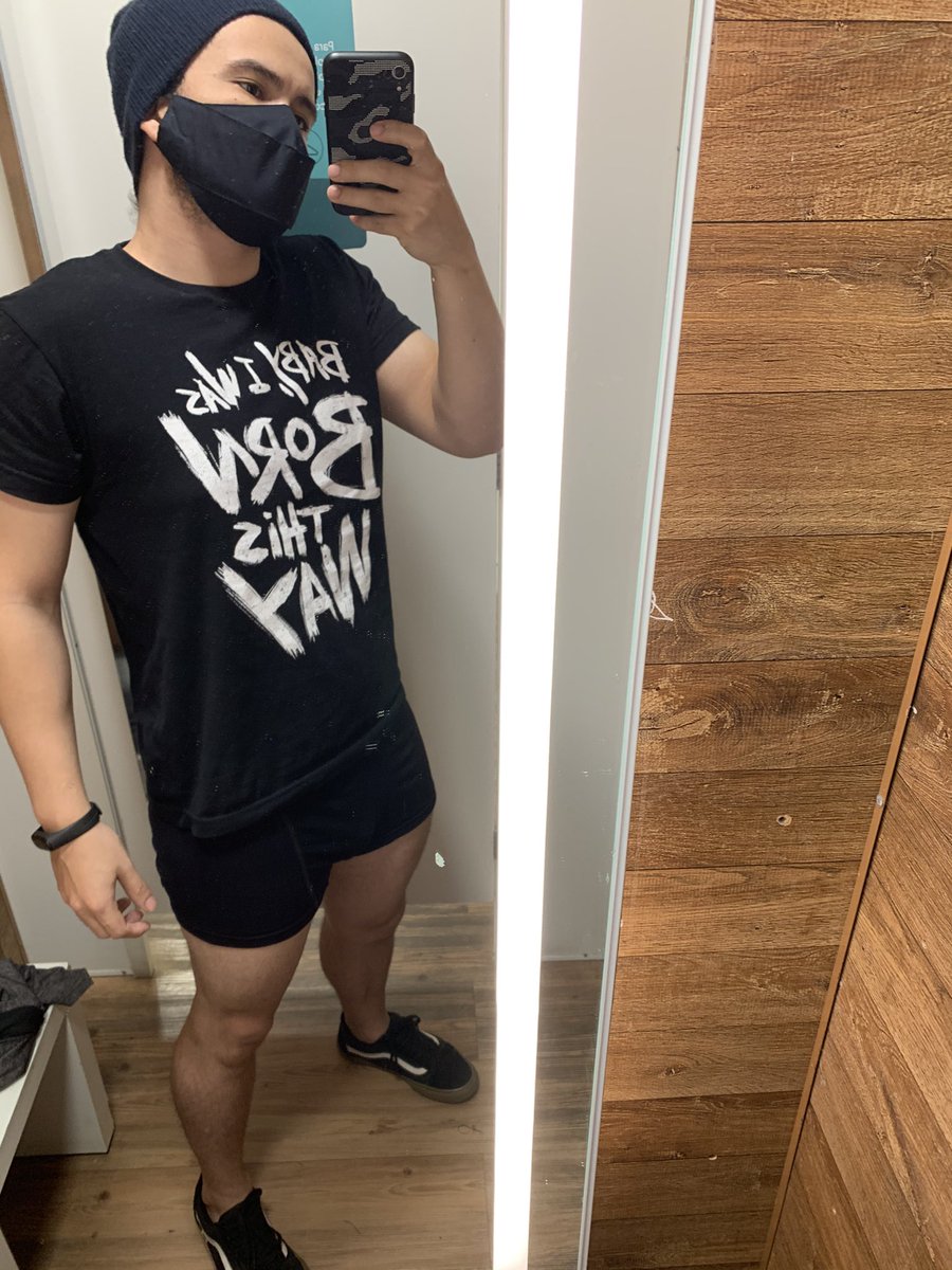 raffolito's tweet image. Eu só tenho essa blusa sim 

#LGBTQnaoTemPaz