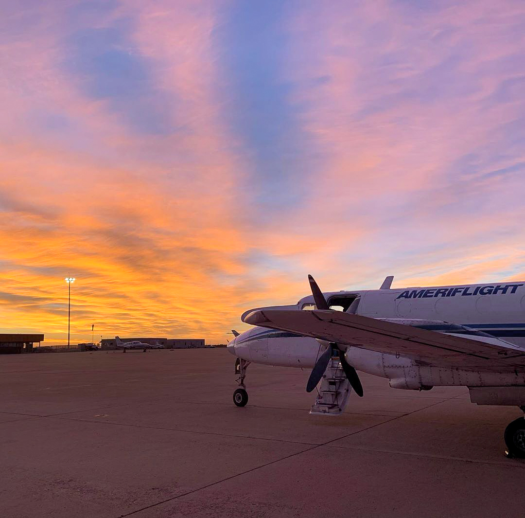 Underneath this Amarillo sky… 🤠🎶
#sunset #airplane #avgeek
Photo by: First Officer Natalie Shemigon https://t.co/3pLTxILap6