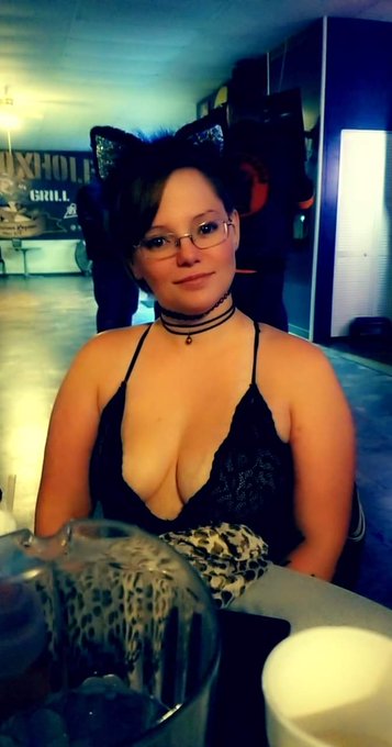 Halloween party yesterday 😍😍 https://t.co/T9zmUq1jfv<a href="/tag/newprofilepic"class="tags"><span>#newprofilepic</span></a>