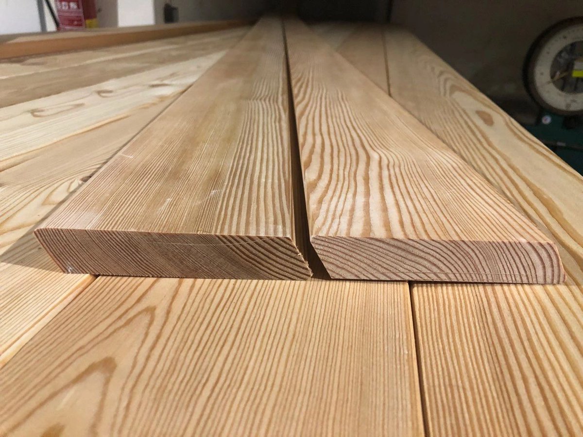 Sibiřský modřín, rhombus.
-tl.20mm * šr.68 / 90 / 140mm * dl.2000/3000/4000mm: 440 Kč/m2 + dph.  
-tl.24mm * šr.68 mm * dl.2000/3000/4000mm: 470 Kč/m2 + dph.
#holzfassaden   #fassadenholz   #cladding      #lärchenfassade   #Fassade     #woodenfacade
rezivomodrin.cz/portfolio-item…