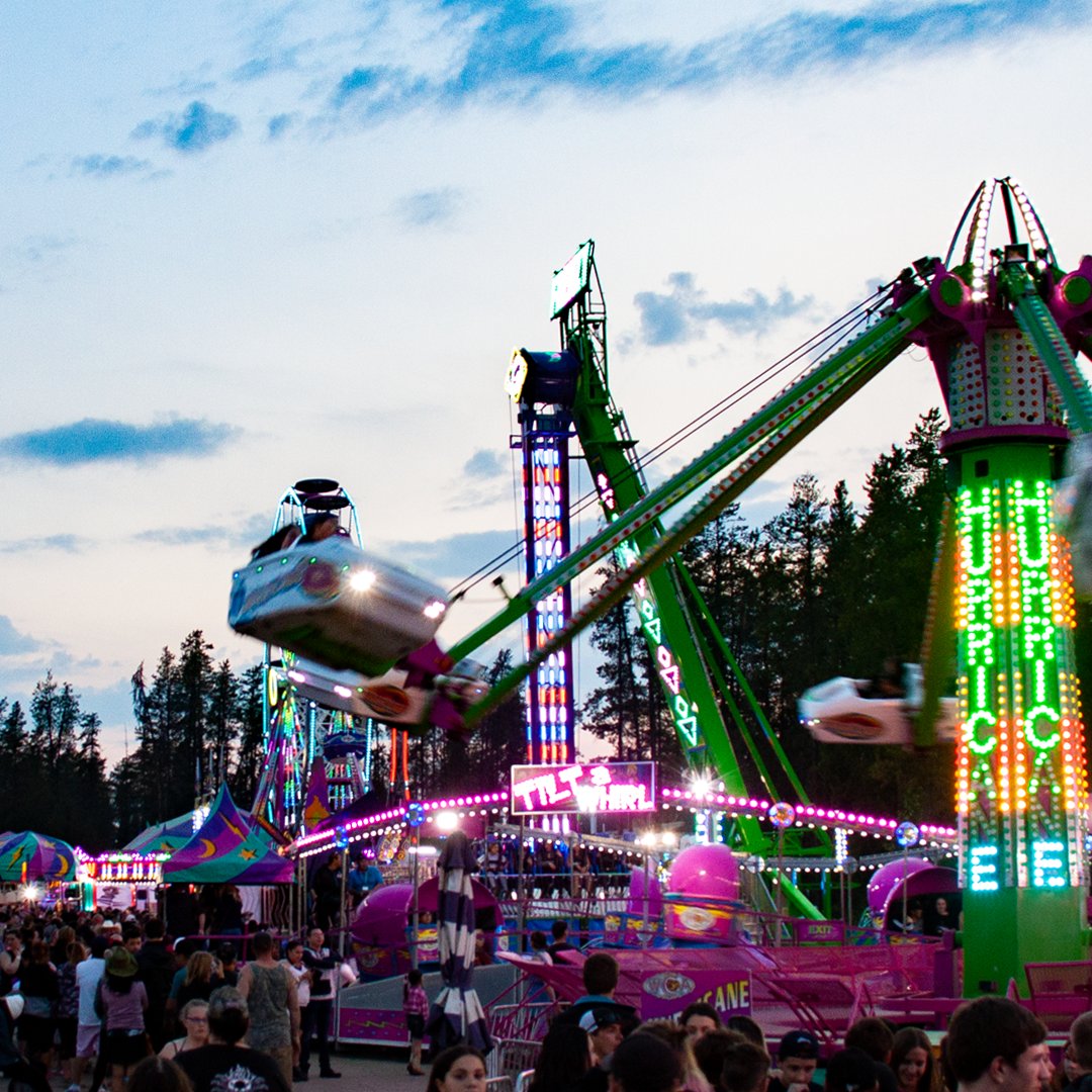 GPstompede's tweet photo. The midway's all about those bright lights, tasty snacks, and thrilling rides! #GPStompede #Midway #GrandePrairie #PeaceRegion #PeaceCountry https://t.co/9X559ntwOy