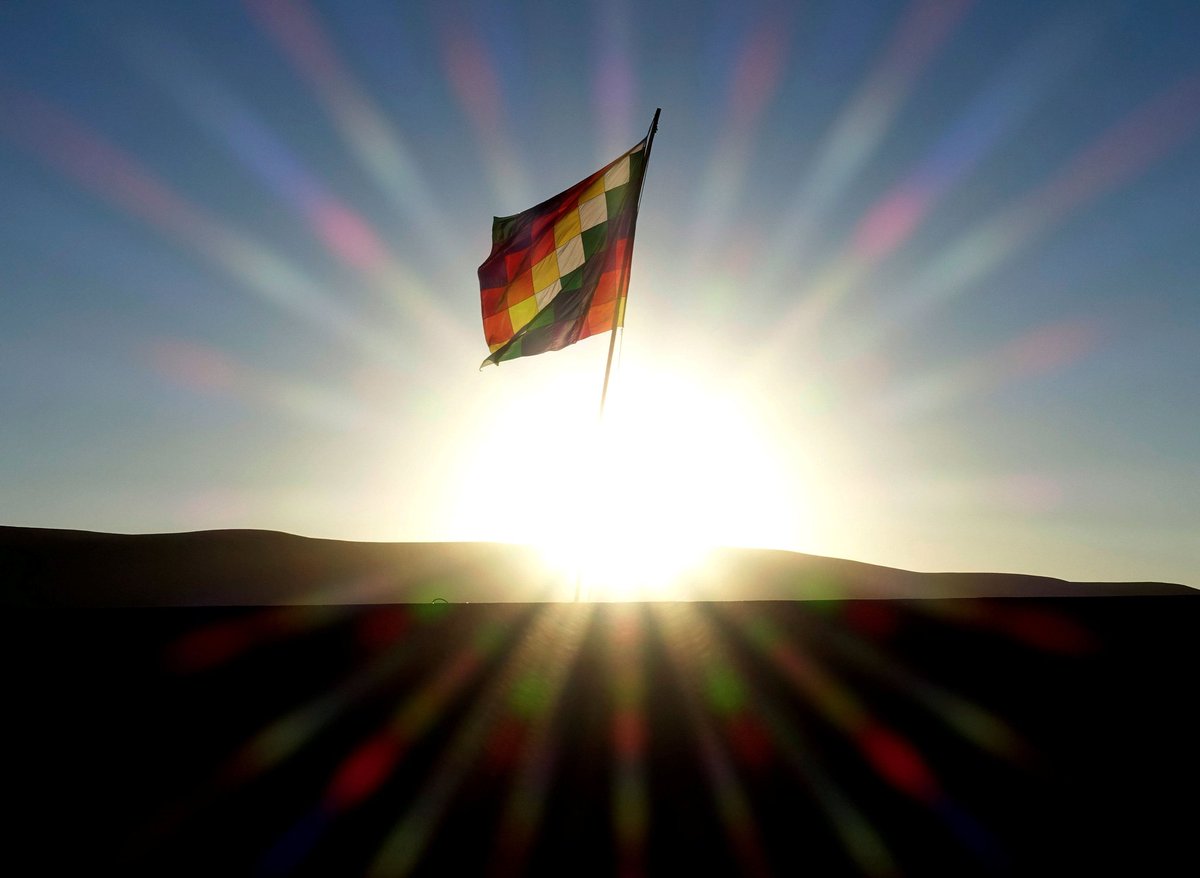 El alba hoy renació con fuerza en la hija predilecta de Bolívar rompiendo el maleficio de la traición y el engaño, abrazamos desde la Patria de Chávez  la Victoria de <a href="/LuchoXBolivia/">Luis Alberto Arce Catacora (Lucho Arce)</a>.
Cmte. @Evoespueblo se cumplió el decreto ¡Volvimos en Millones!

<a href="/NicolasMaduro/">Nicolás Maduro</a>

#EvoEsPueblo