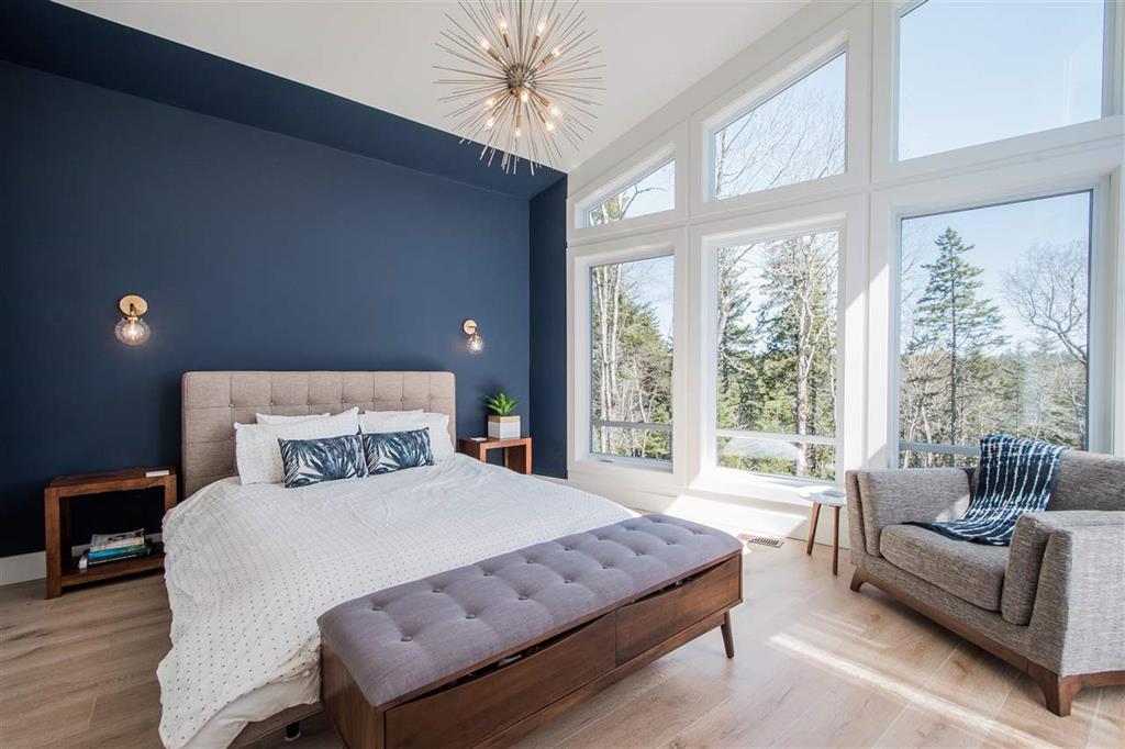 So excited for my clients of 28 Pintail Lane who received an #acceptedoffer on their stunning😍 #lakefront #dreamhome after only a few days on the market!! 🙌💃🎉 #Congratulations to them on this amazing news!!
.
#pendingsale #conditionalsale #beautifulhomes #waterfrontproperties