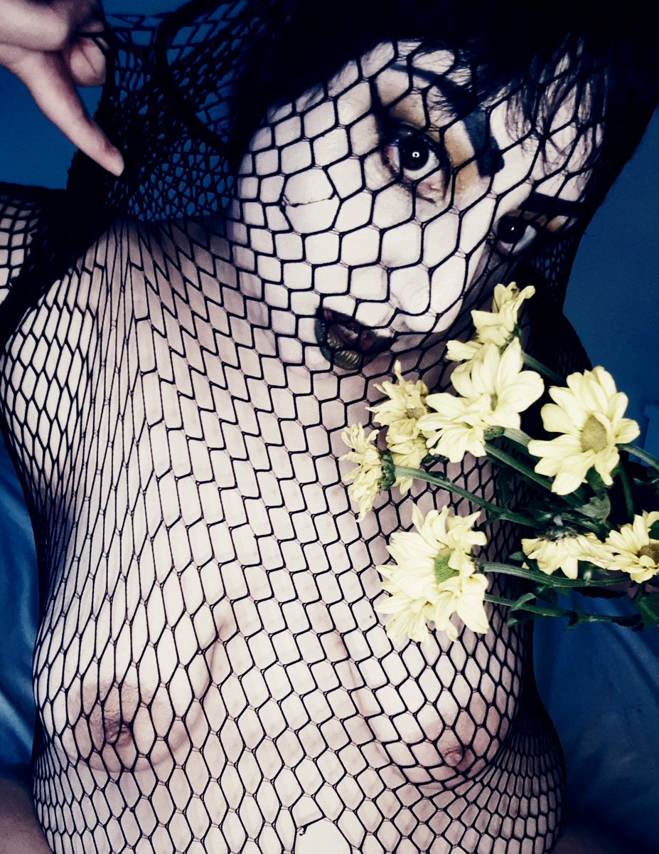 DeviantFans's tweet photo. 🎃The Queen of Halloween🎃

Get access to 800+ pics/vids! This month it all about the spooky sexiness! Kinky, explicit, sensual, artsy! 

Only $5/month!

https://t.co/IcGzIOvXBz

💚goth, pretty face, chubby
💚multiple uploads/day
💚solo &amp; B/g
💚custom menu
💚kink&amp;fetish friendly https://t.co/saTXa7OcpY