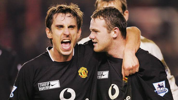 esdeepoca's tweet photo. Esta camiseta fue utilizada por el @manchesterunited el 1 de febrero de 2005 en el partido que visitaron al @arsenal en el viejo estadio 🏟 de Highbury. Los de Manchester se llevaron la victoria por 4-2 con dos goles de @cristiano 🔥🔥🔥.
#esdeepoca ⚽️🏆🔥 https://t.co/8I2D9hM38J