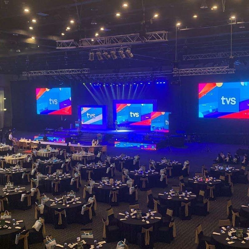 AndyDicolor's tweet photo. Dicolor UC series new case in Malaysia TV studio, cube design and irregular shape design, multiple applications. 
#leddisplay #videowall #studioscreen  #Eventsmanagement https://t.co/3SEyYn4sdk