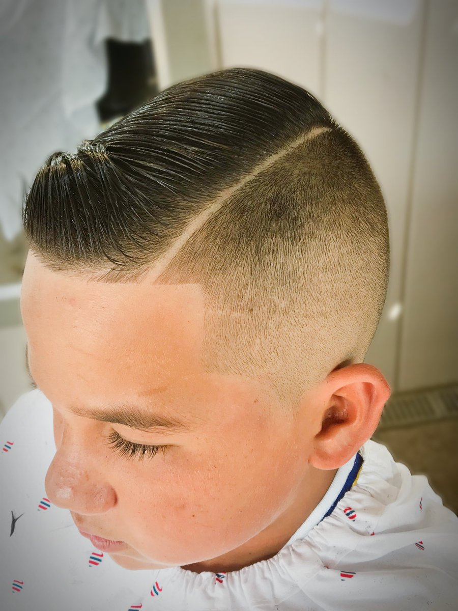 stevensramos7's tweet photo. Hello Monday, let’s do this 💪🏽💯 BOOK ➡️ https://t.co/jchSPYbYqM #HawaiiBarbers #HawaiiBarber #MauiBarbers #MauiBarber #MauiHaircuts #HawaiiHaircuts #HawaiiFinest #HIFinest #FiyahFades #FiyahFadez #KillaKuts #KillaKutz #Barbers #Barber #TheFinestBarbers #BarberArt #BarberDesigns https://t.co/xzmuoc6qYD