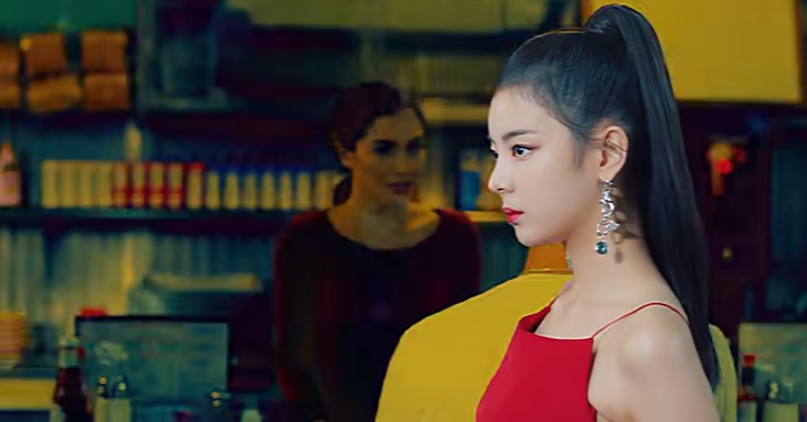ITZY live in Miroh - or, their storyline's equivalent of the city. Existing as somewhat celebrities, they can afford to be brash and push these limits in ways SKZ cannot. 'Yes, I'm different, and what about it? Just try to stop me.'