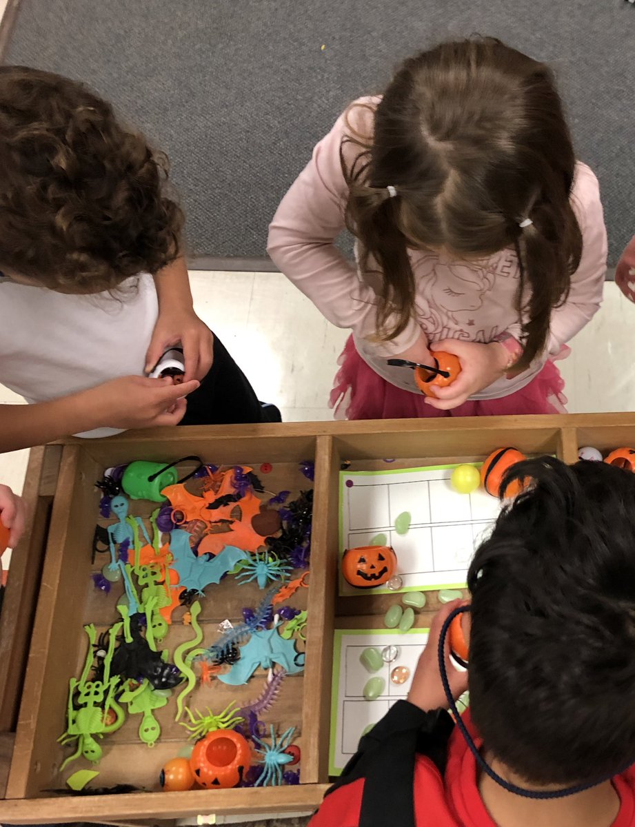 MrsFishSKT's tweet photo. Students were challenged to create a potion using our spooky themed sensory bin and then invited to use the ten frames to help support them count all their ingredients. #demonstratingmathbehaviours #ocsb #ocsbKinder https://t.co/NRoWyrZXuX