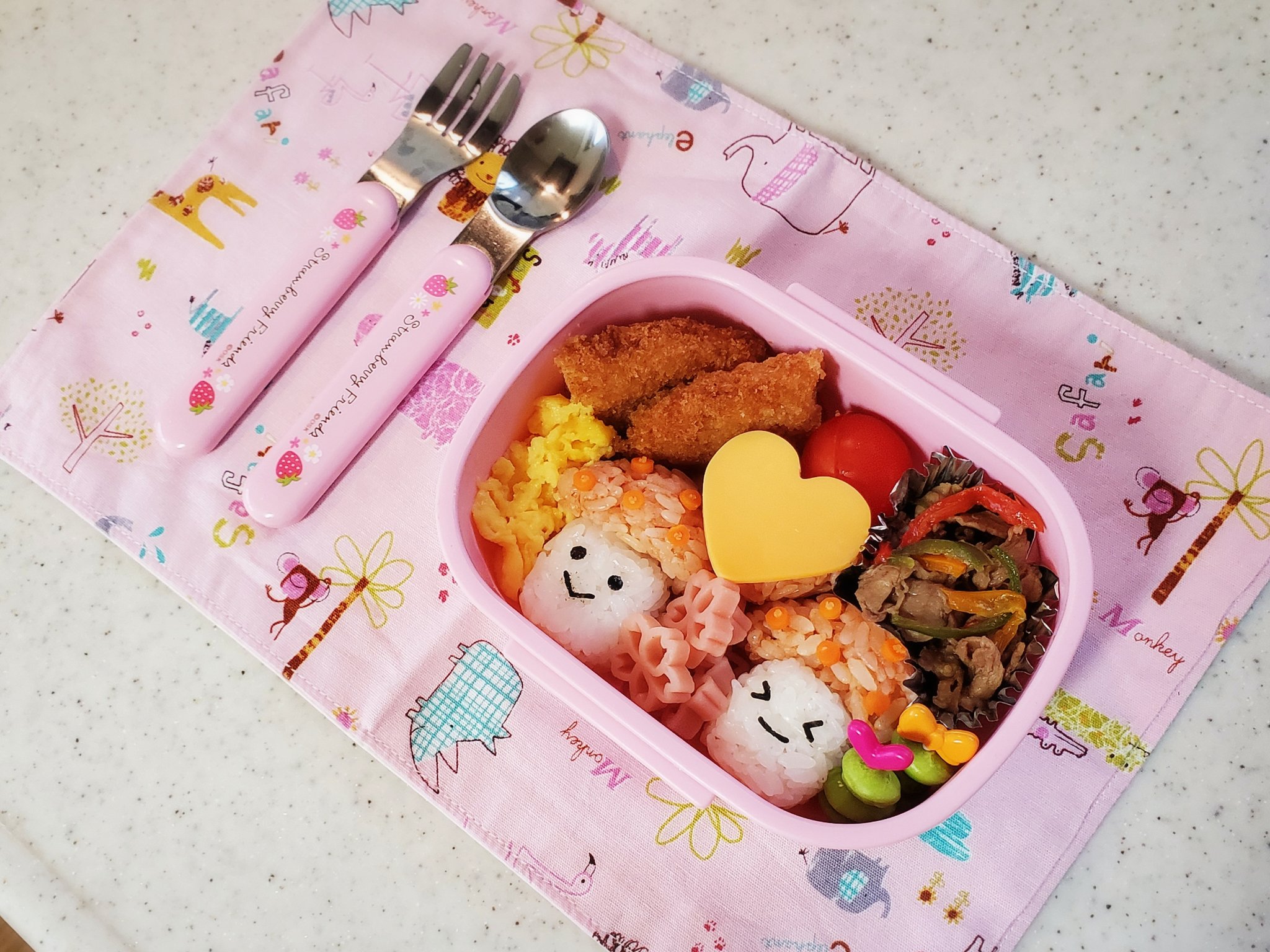 みずき 今日のお弁 当 秋っぽくキノコのおにぎり 色がごちゃごちゃしてしまった お弁当 キャラ弁 おにぎり キノコ きのこ 秋 幼稚園 お弁当記録 T Co C15iaeuygy Twitter