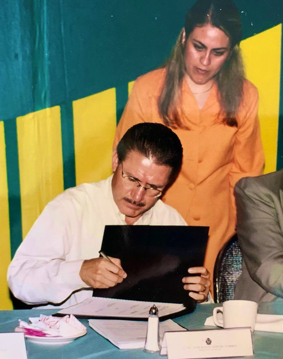 luceritoacosta's tweet photo. ¡Feliz cumpleaños estimado Sr. Gobernador @AispuroDurango! Que este día esté lleno de bendiciones y que siga trabajando por el bien de los duranguenses como siempre lo ha hecho. 
Aquí un recuerdo de cuando fue alcalde y tuve la oportunidad de trabajar con ud en sría particular. https://t.co/7WNHx9jz2e