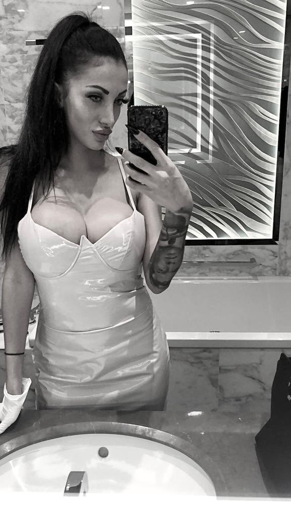 LadyHardcore5's tweet photo. A Goddess like me deserve the best❗️😈 

Have a good Night paypigs 🐽 https://t.co/4HWgvhqdBv