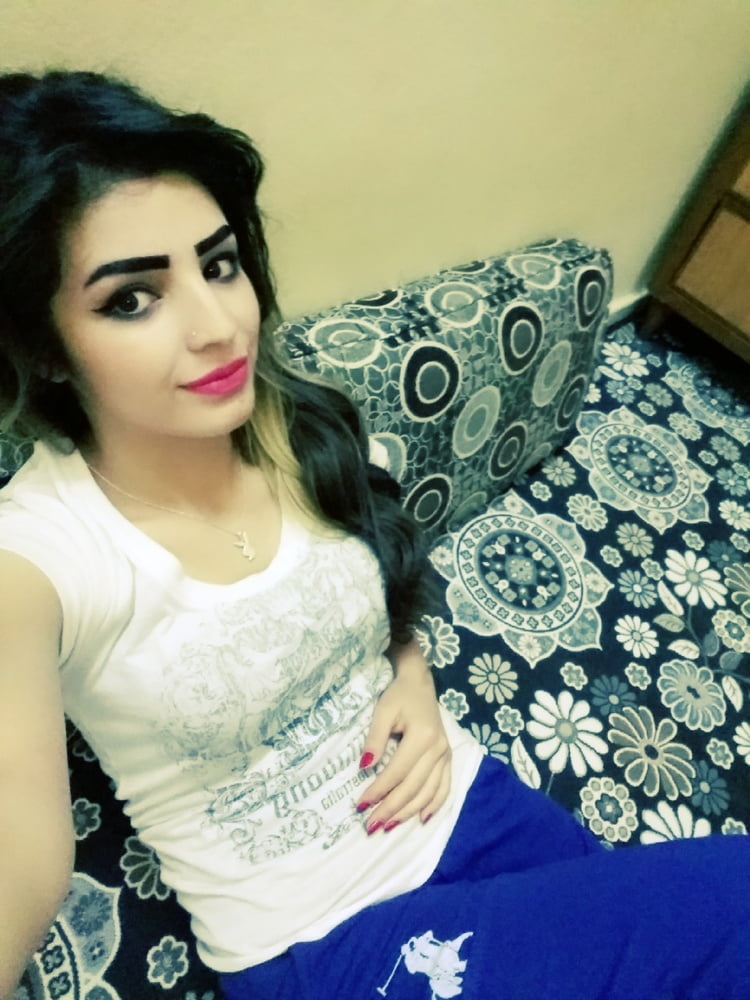 Erkeklerle Birlikte Takılıyorum Olgun erkekleri seviyorum 15 yaşındayken Suriyeden geldim şimdi 25 yaşındayım. Benimle olmak istiyorsanız RT yapın ve yorum yapın. Ücret teklif etmeyin.!!!