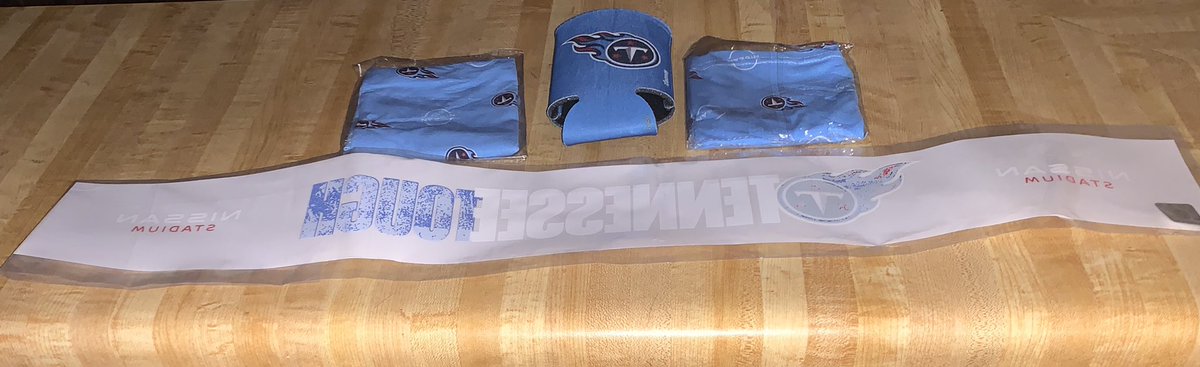 TheRealPres10's tweet photo. 🚨🚨#TITANS GIVEAWAY🚨🚨

Giving away 2 Titans neck gaiters, a koozie and a window decal to start off another #VictoryMonday

Retweet for a chance to win...winner must be following and will be drawn Thursday evening.

Good luck and #TitanUp ⚔️ ⚔️ https://t.co/FGmK4LjgaS
