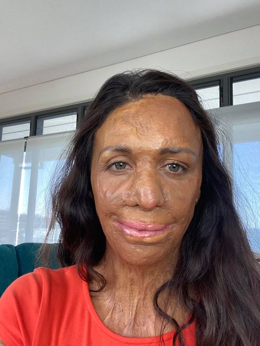 You know when you walk past a window and think, "Wow, it looks like a rat set up camp in my hair overnight"? ⁣
⁣
That right there is your self-talk. Changing your self-talk helps you to be happier.⁣ So, how do you do it? Check out my free download: turiapitt.com/selftalk/