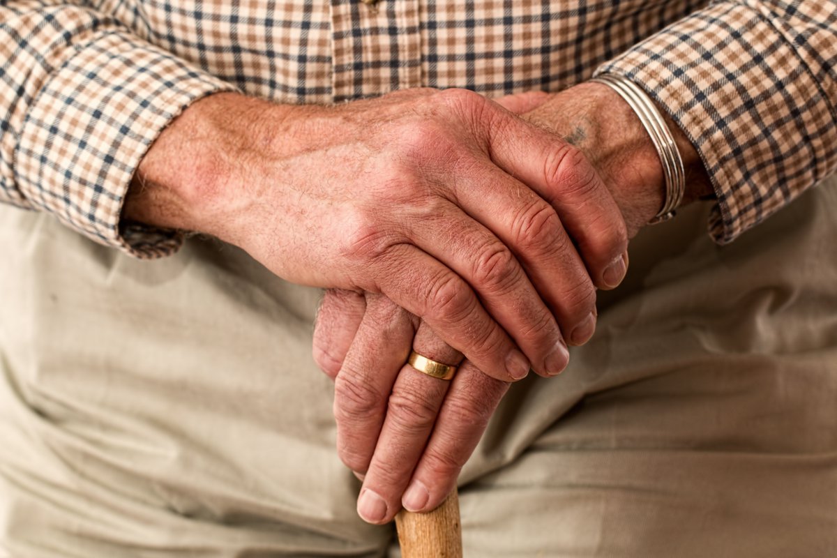 solomonkamson's tweet photo. If you have rheumatoid arthritis, stem cell treatment might be an option to help you with the joint deterioration that is associated with this painful disease. 

Learn more: https://t.co/hdMSFVbcu3 

#rheumatoidarthritis #chronicpain #jointpain #sinw #arthritis https://t.co/YAqO5YJJJg