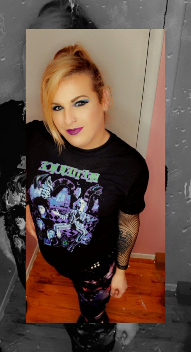 YoGirlKillz's tweet photo. When you rocking an awesome outfit from @HotTopic you know you gotta get them pics in! And the pants are soooo comfy as well!! #twitch #twitchstreamer #punkrock #beetlejuice #hottopicgirl #streamers #fashion #transgendergirl #transgender #mtf #Smile #MondayMood https://t.co/6HeVX1XA0v