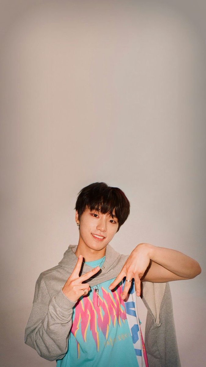 pplhan's tweet photo. seventeen + disposable cameras / polaroids 

a much needed thread; https://t.co/qI0ahYljnj