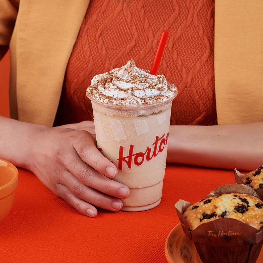 El antojo de la tarde es este Pumpkin Spice Frappé 🧡 ⁣ de Tim Hortons! 🤩
.
.
.
#MagmaShops
#TimHortons