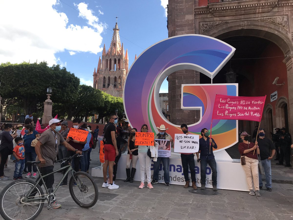 NewsSanmiguel's tweet photo. #APROBADO.- Con 4 votos en contra, y los votos del PAN, Verde y Alianza, QUEDÓ APROBADO el reglamento para la creación de #patronatos para los parques Juárez y #Zeferino Gutiérrez. La sesión continuó aún con la º transmisión interrumpida. 

#SeLesCayóElSistema
#SanMigueldeAllende https://t.co/zDbPtfCod4