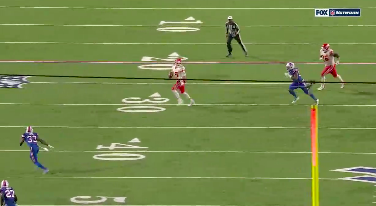 nesthawklings27's tweet photo. #KCvsBUF
When the #2019MVP is left with this much space.... https://t.co/l28ozZW6Sw