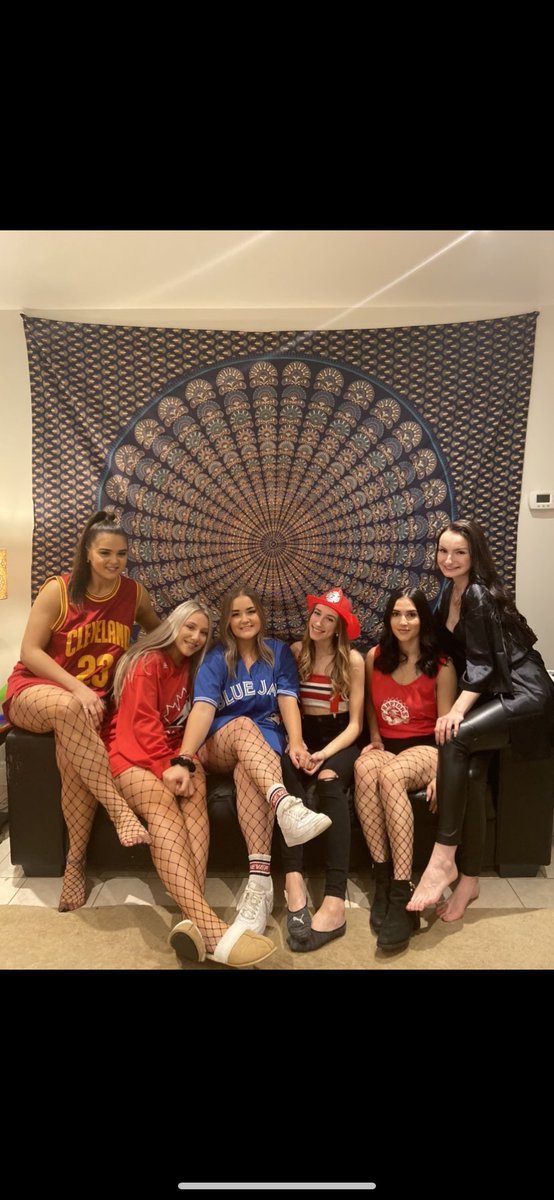 kaylameloot's tweet photo. @TimothyABrunet A7: I want to give a shout-out to my roommates! Being together most of the pandemic has only brought us closer and they’re always there when I’m stressed out! #UWinCourseIdeas https://t.co/QKbBll24B8