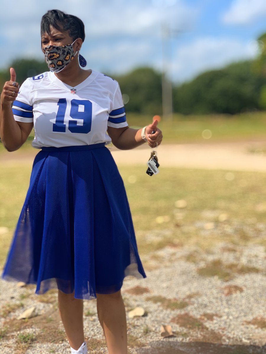 jamonicalee's tweet photo. Game Day ready! @FOX4 @ClariceFox4 @MikeDoocyFox4 @dallascowboys @shaunrabbfox4 Let’s get this WIN! @dak 🤍💙 https://t.co/OUMf4xYFgB