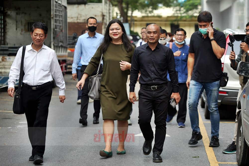 joe_black317's tweet image. อาจารย์ 1,118 คน ยื่นหนังสือจี้ บิ๊กตู่ ลาออก ให้เวลา 7 วัน ถ้ายังดื้อดึง จะนัดหยุดสอนทั่วประเทศ 
#ม็อบ20ตุลา
#เยาวชนปลดเเอก
#WhatsHappeningInThailand