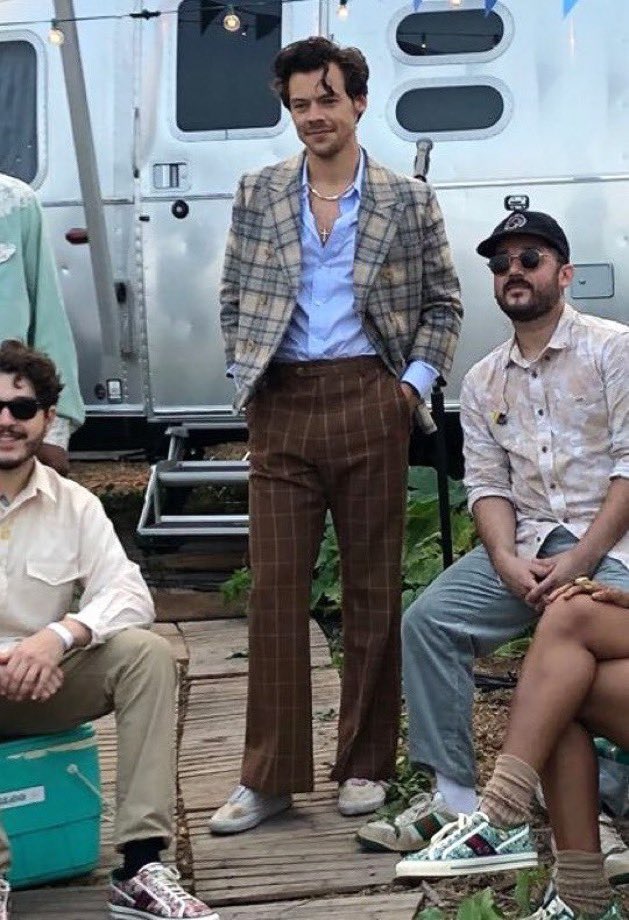 a thread of this picture and this picture only: